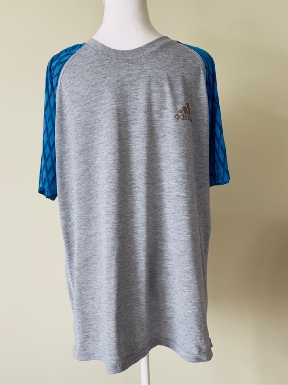 adidas Men’s Grey Heather and Blue Short Sleeve Tee Raglan Sleeves EUC Size L
